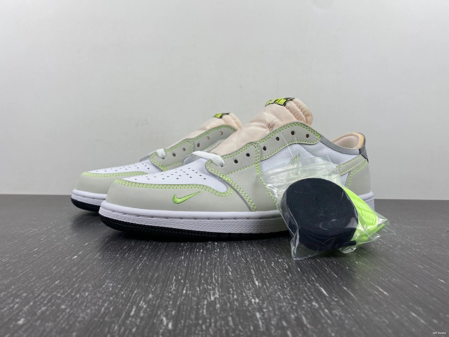 1 Black DM7837-103  Green Jordan Low White Ghost Retro 0929